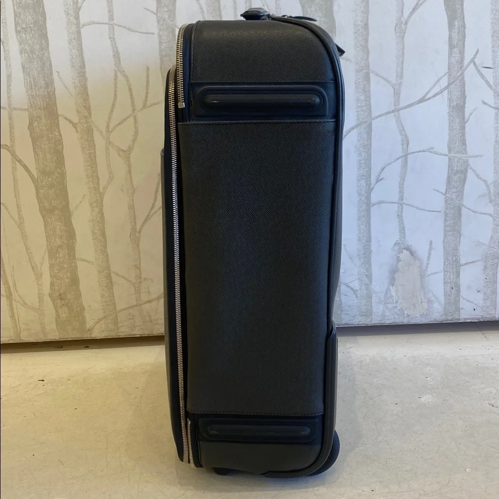 Louis Vuitton Taiga Pegasus Legere Business Carry Noir Bag Suitcase Black